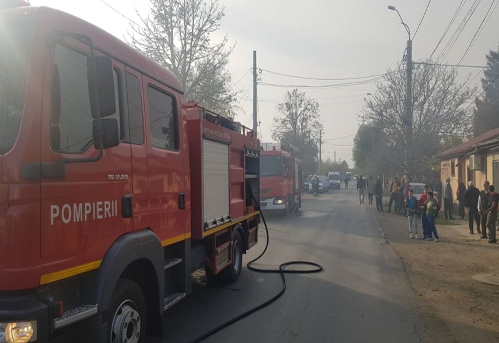 O persoană a murit iar alta este intoxicată cu fum! Incendiu de proporții în Brăilița!