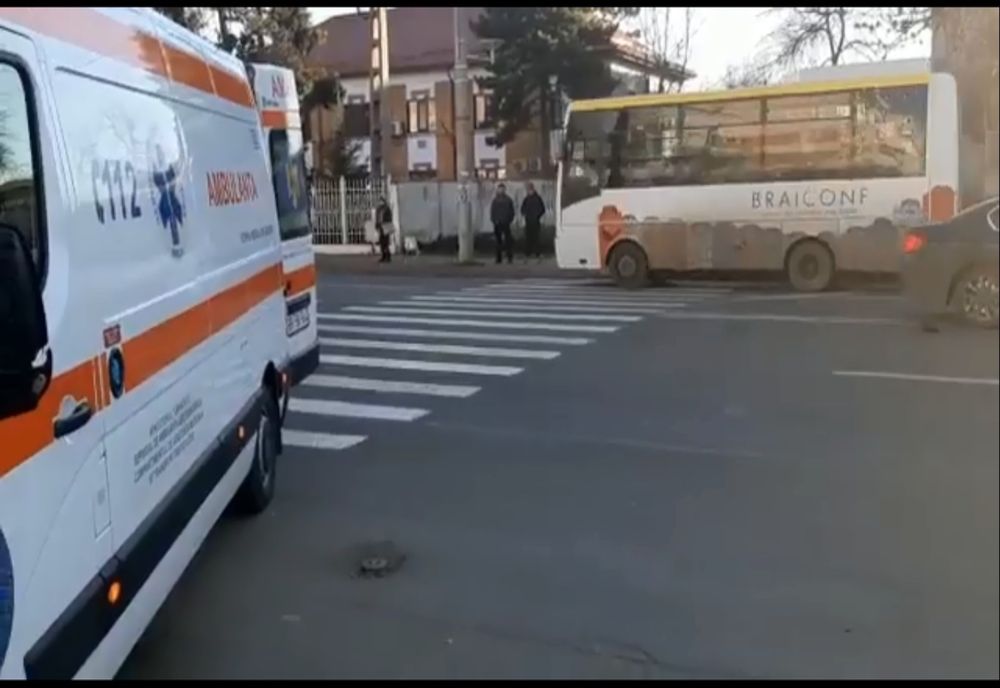 Femeie accidentată pe trecerea de pietoni