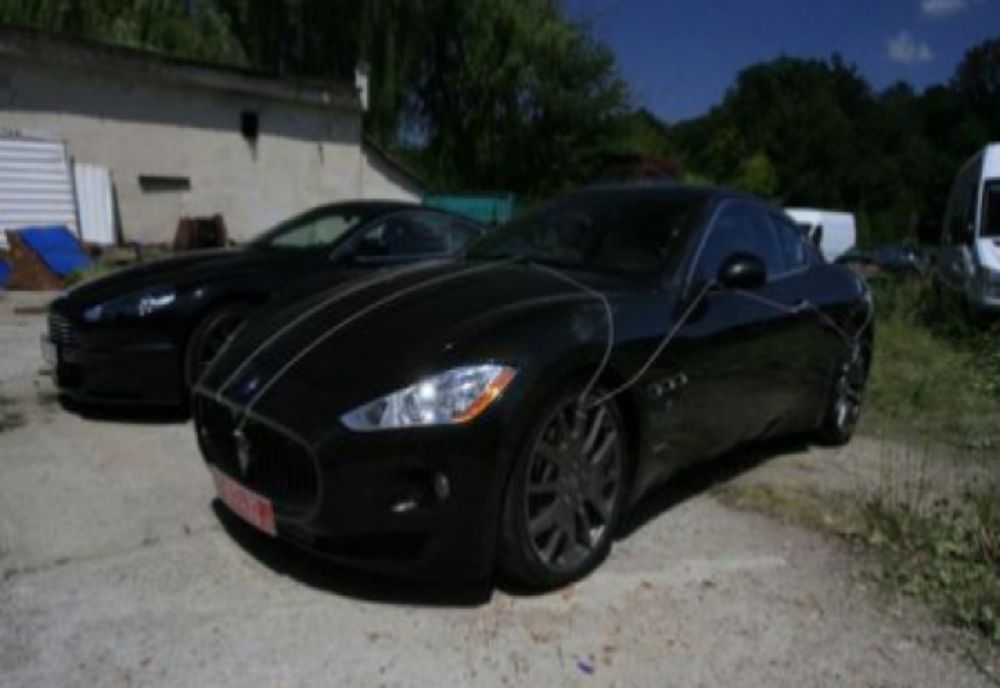 Operațiuni desfășurate simultan la nivelul a 9 state din UE pentru destructurarea unei rețele implicate în comercializarea de autoturisme de lux