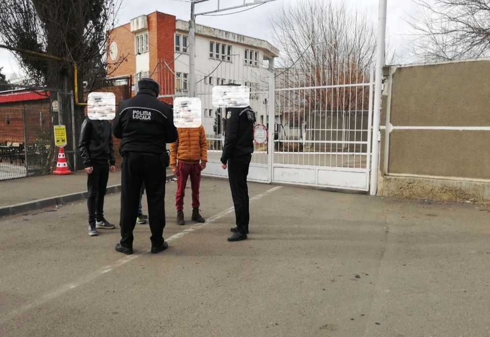 Altercație între mai mulți tineri în fața Școlii Fănuș Neagu