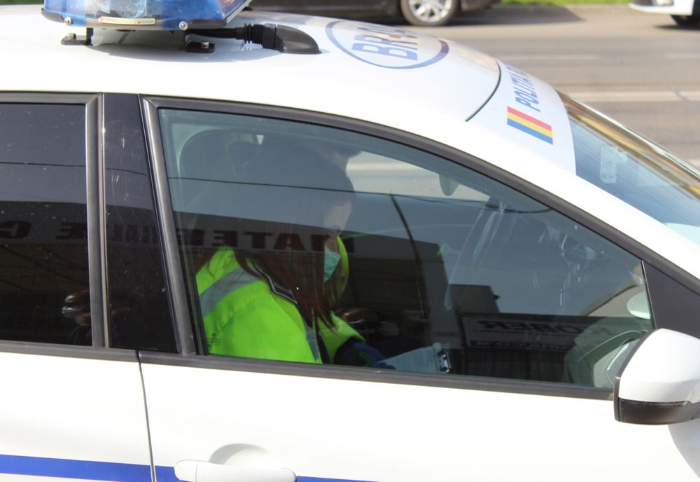 Petrecere în curtea unui bărbat izolat la domiciliu