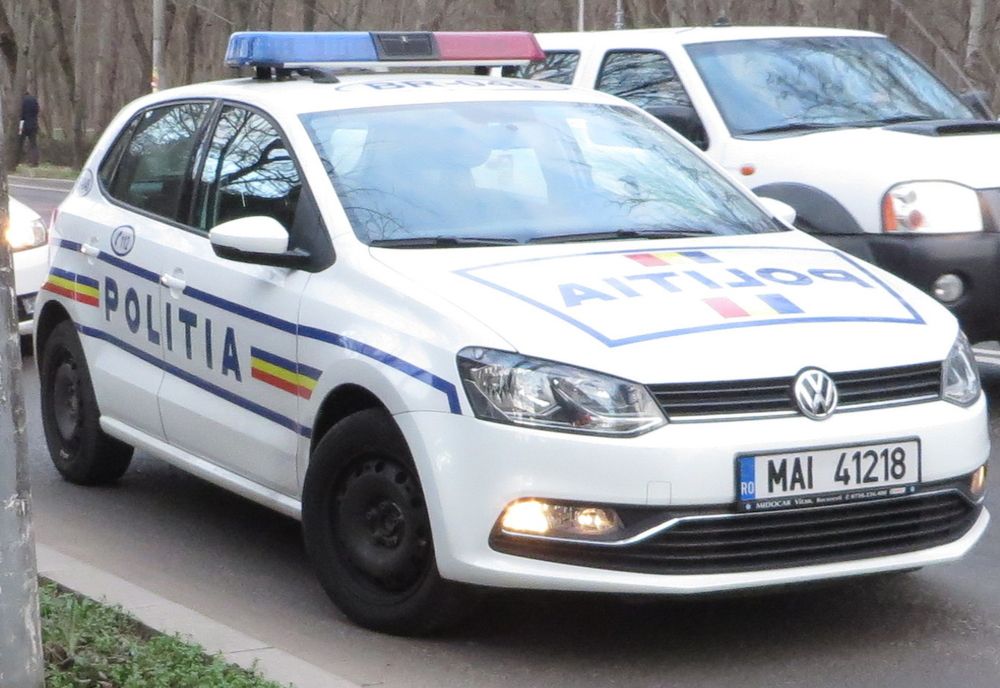 Băut la prima oră a lovit din spate o mașină și s-a ales cu dosar penal