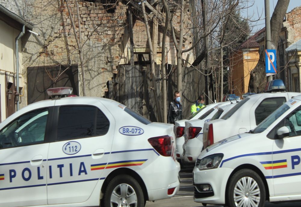 Polițiștii au reținut 11 permise de conducere și certificate de înmatriculare