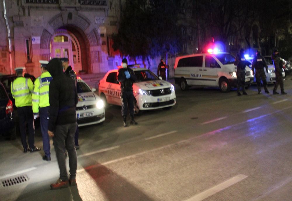 În cursul zilei de ieri, polițiștii au mai depistat o persoană care nu a respectat măsura izolării la domiciliu