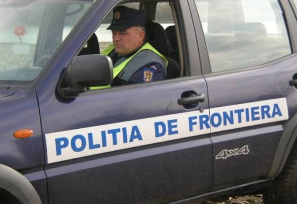 Depistat de polițiștii de frontieră conducând un tractor cu remorcă fără a avea permis de conducere