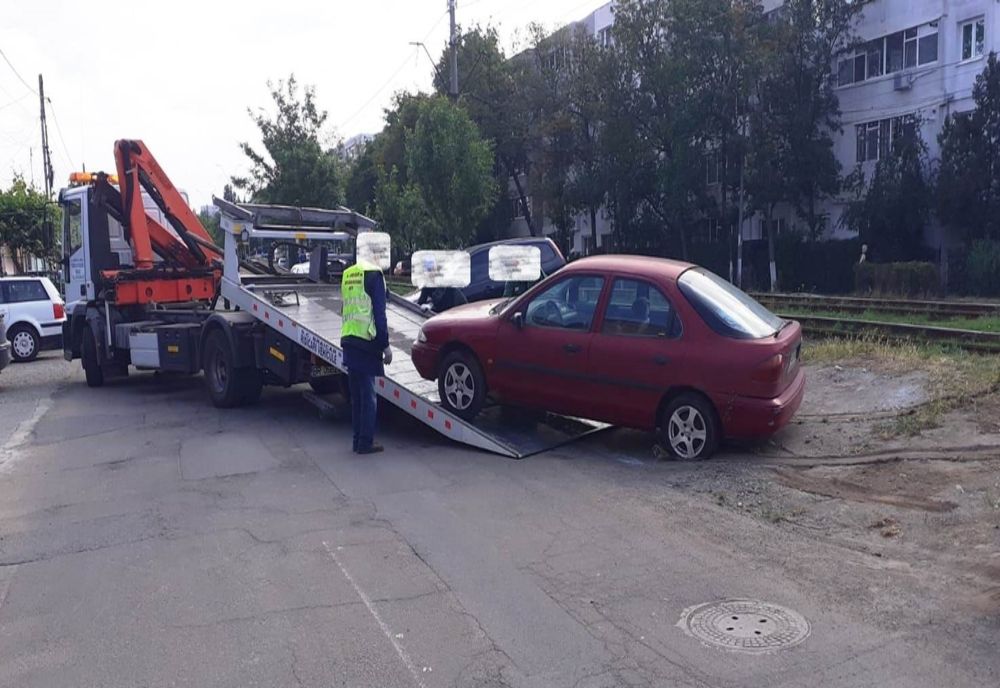 Mașini abandonate pe domeniul public, ridicate de polițiștii locali brăileni