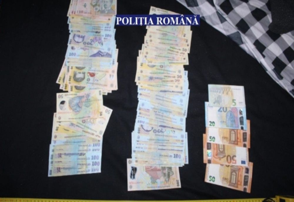 Cercetat pentru trafic de minori și proxenetism