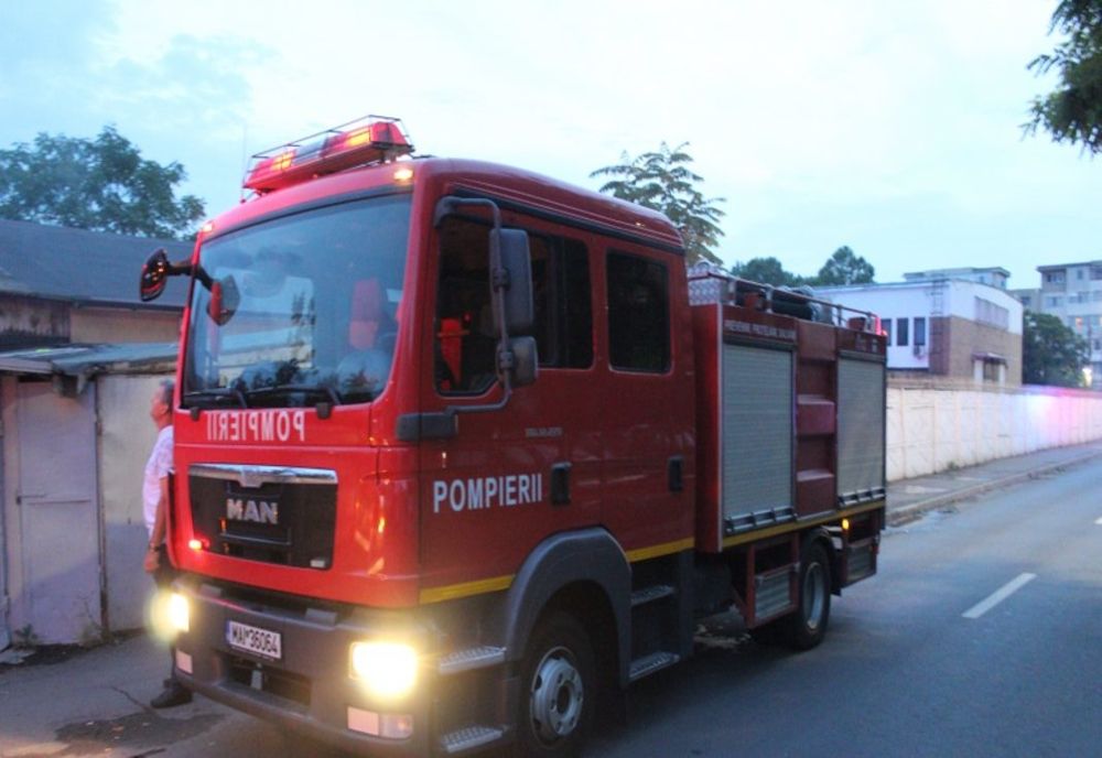 Incendiu la 3 anexe gospodărești de pe strada Piața Uzinii din Brăila