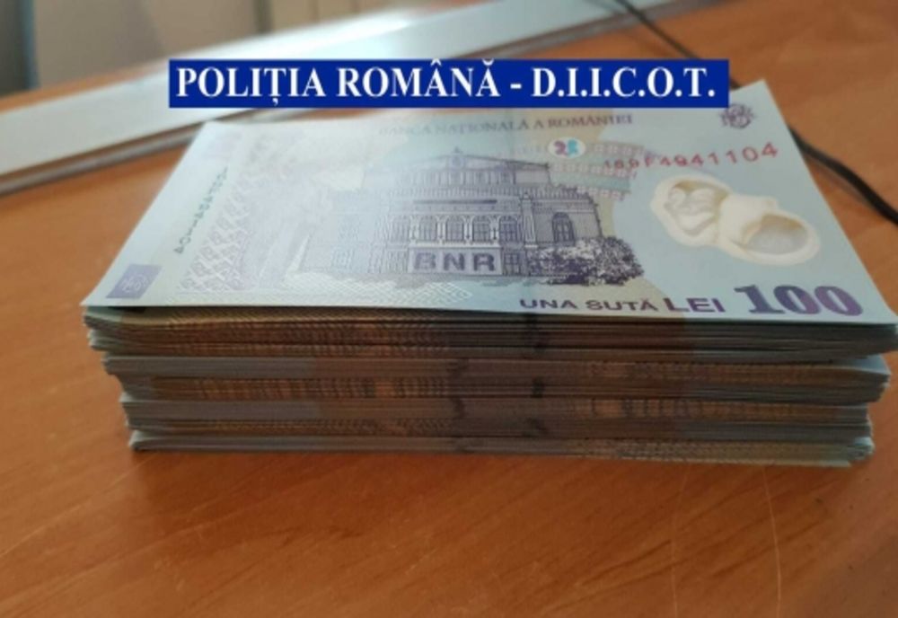 Percheziții DIICOT la cei mai mari falsificatori de bancnote de plastic. Prejudiciul estimat, aproximativ 1,7 milioane de lei
