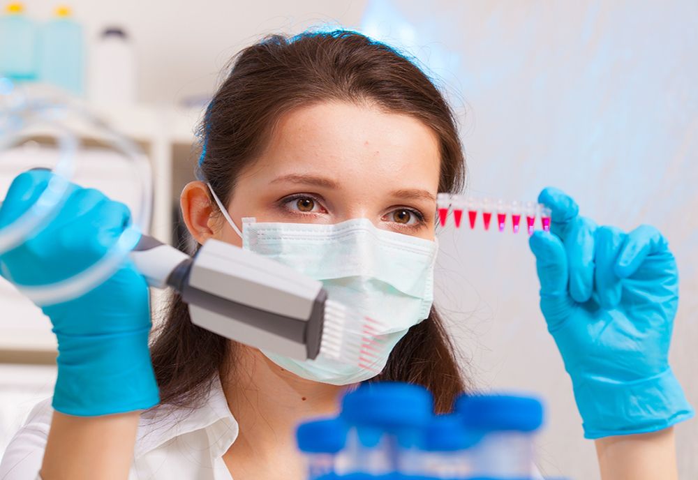 31 de muncitori pakistanezi cazați în comuna Vădeni au fost confirmați pozitiv cu COVID-19