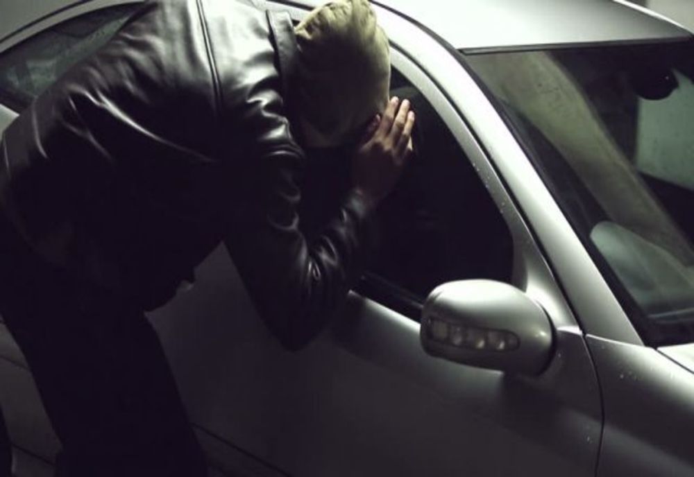 Minor de 15 ani din Brăila bănuit de comiterea a 5 furturi din autoturisme în Galați 