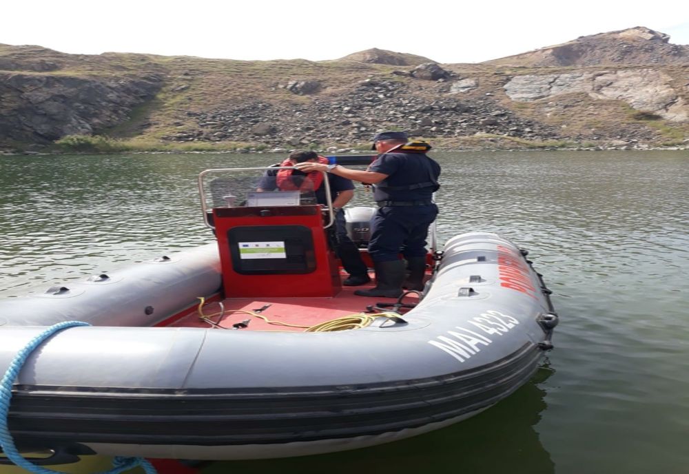 FOTO Un adolescent, dispărut într-un lac din Tulcea. Autoritățile în alertă