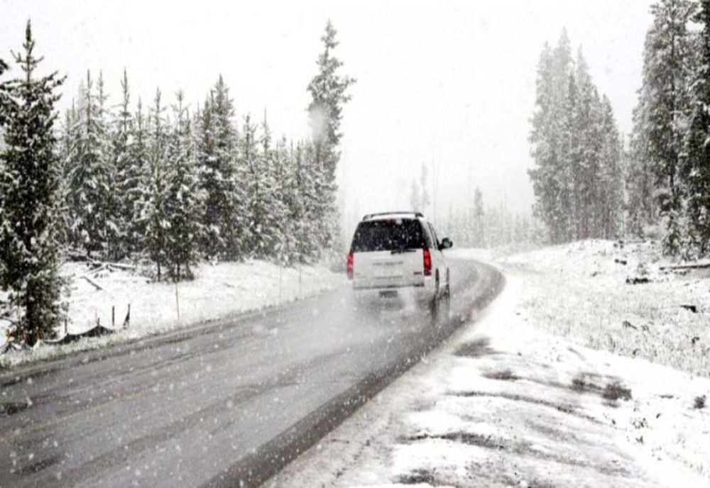 Avertizare meteo: Ninsori la munte, precipitații mixte în zonele joase de relief, intensificări ale vântului