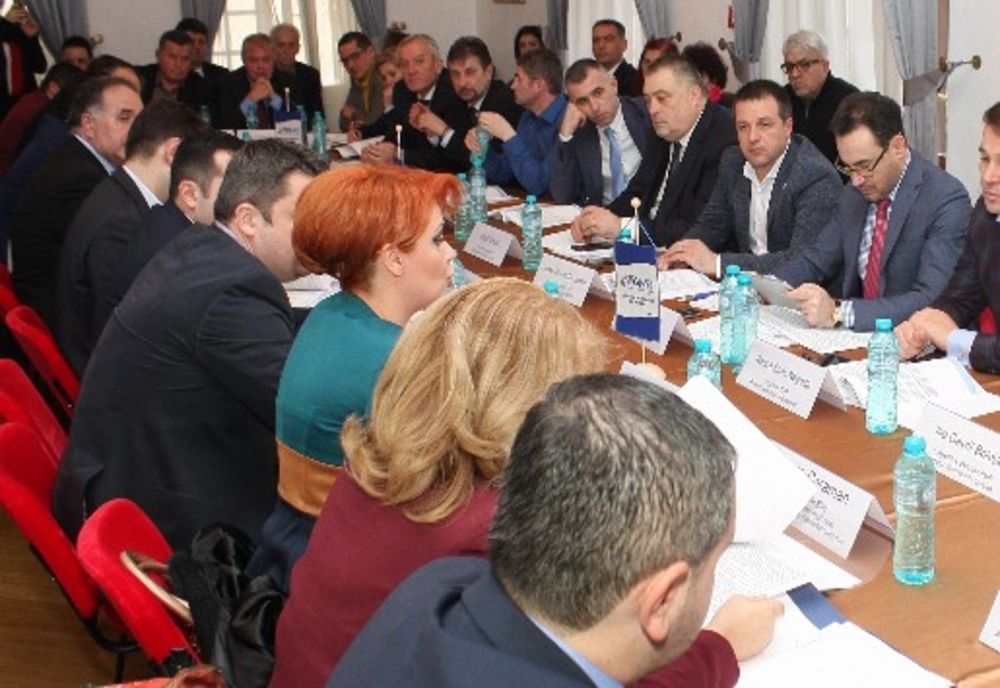 A fost aleasă noua conducere a Asociaţiei Municipiilor din România