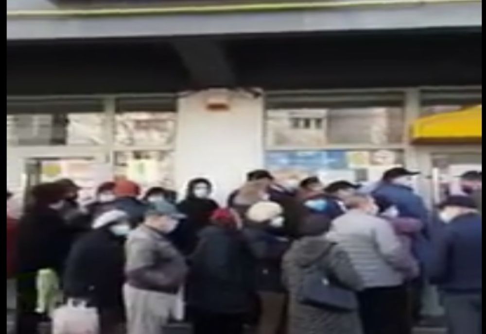 Video: Coadă la sediul unei companii de furnizare a energiei electrice