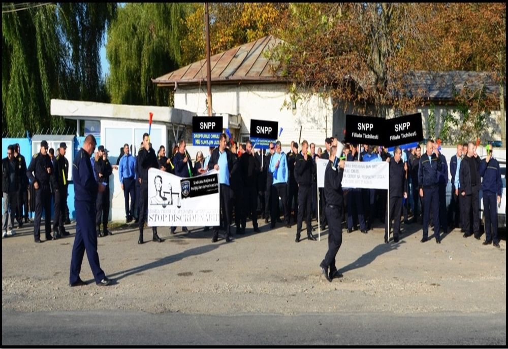 Protest în fața Prefecturii Brăila al SNPP – filiala Tichilești