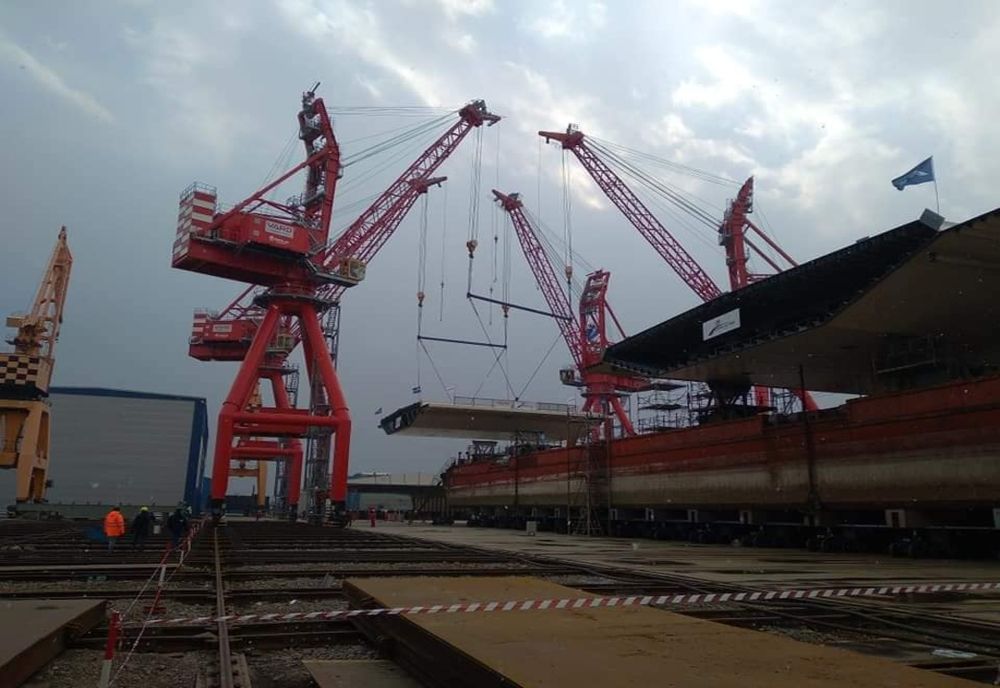 Au apărut imagini cu segmentele tablierului care vor forma calea de rulare a Podului suspendat peste Dunăre