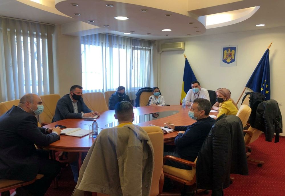 Întâlnire a prefectului cu reprezentanți ai marilor lanțuri de magazine care-și desfășoară activitatea în Brăila