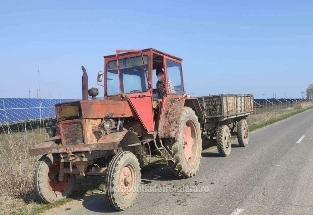 Brăilean cu permis de conducere necorespunzător, depistat la volanul unui tractor