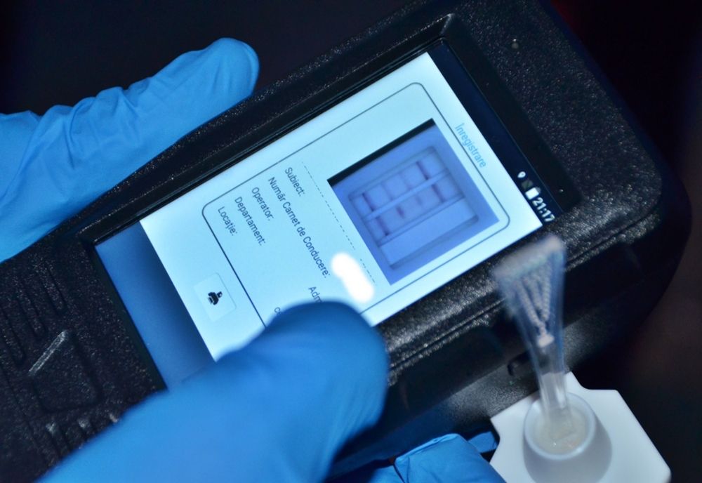 Șoferi sub Doi șoferi depistați pozitiv la testul cu aparatul DrugTest