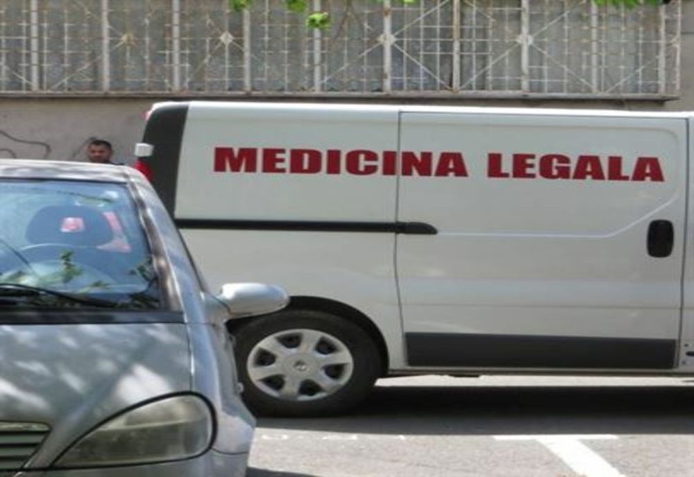 Bărbat de 52 de ani găsit decedat în parcarea unui bloc din cartierul Obor