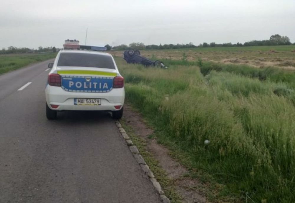 Un brăilean de 69 de ani s-a răsturnat cu mașina în afara localității Tudor Vladimirescu