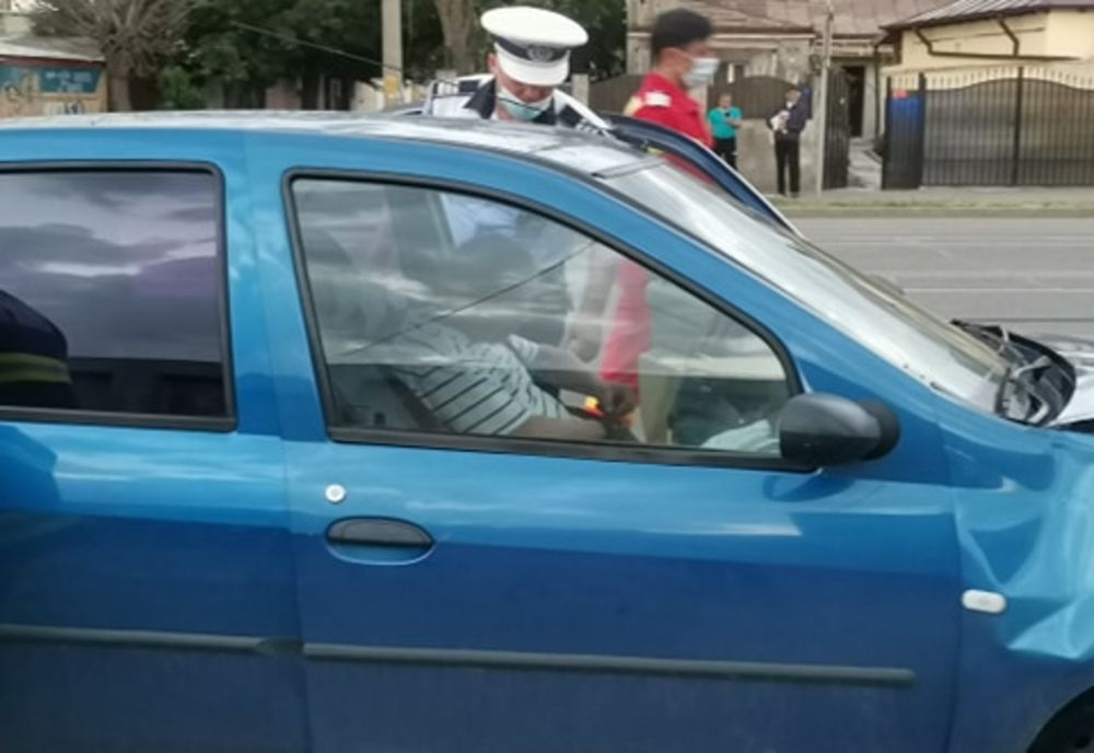 Foto+video: A intrat cu masina intr-un stâlp pe Bulevardul Dorobanților