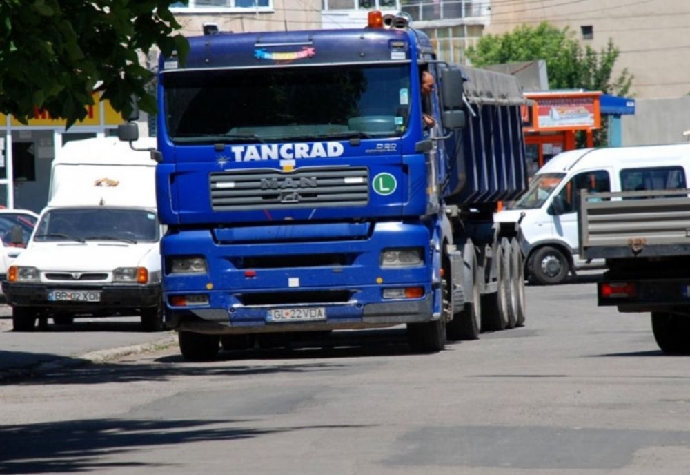 Proprietarii unor vehicule de mare tonaj amendate pentru că nu au avut permis de acces auto pentru circulația vehiculului pe străzi cu restricții de tonaj