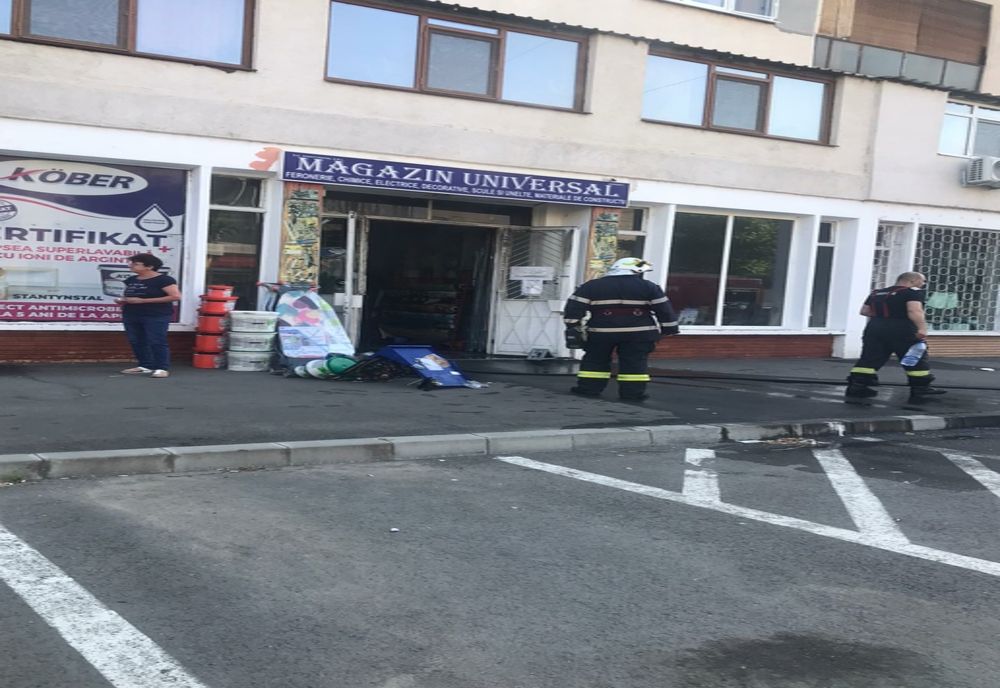 Incendiul la un magazin de materiale de construcții