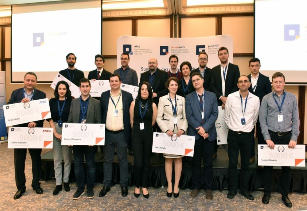 Înscrierile în Programul Bursele ANIS încep la 1 septembrie. Cadrele didactice universitare pot primi sponsorizări de 5.000 euro