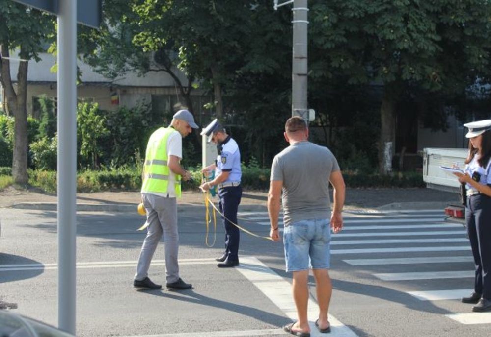 Accidentată pe trecerea de pietoni de o autoutilitară