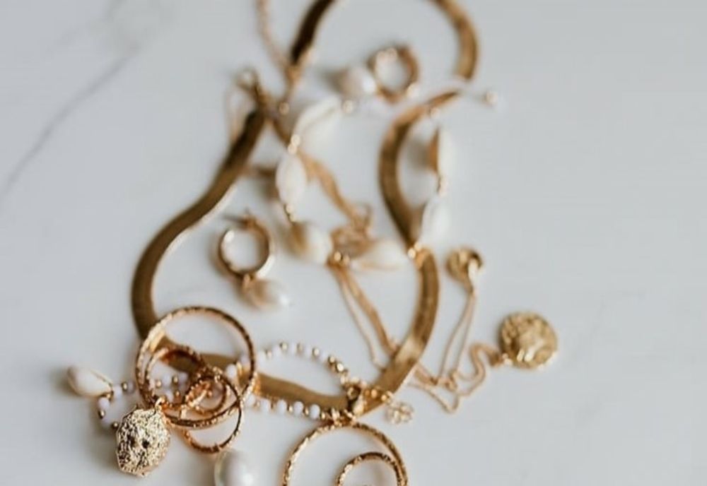 Bijuterii confiscate de polițiști