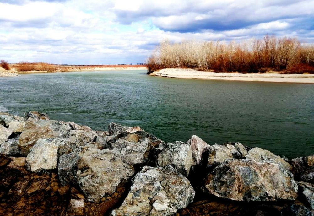 Reprezentanții Prefecturii Brăila au inspectat astăzi lucrările de consolidare la malul drept al râului Siret 