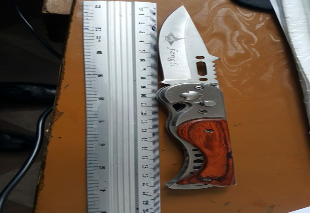 Cercetat penal pentru portul de obiecte periculoase