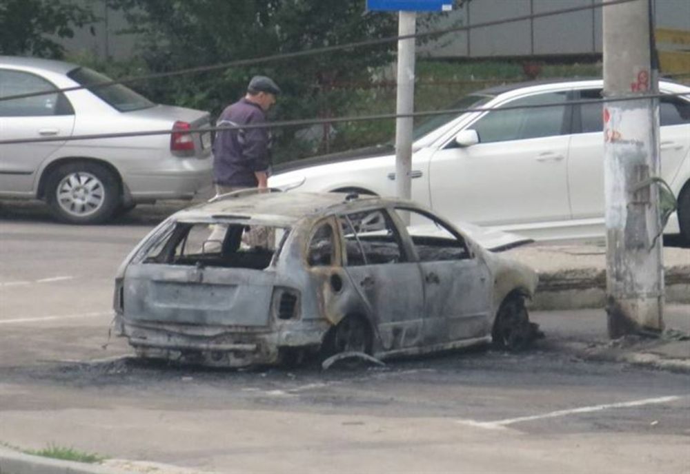 Pompierii brăileni au intervenit pentru stingerea unui incendiu de vegetație uscată, a unui incendiu la o locuință individuală și a două incendii de autoturisme
