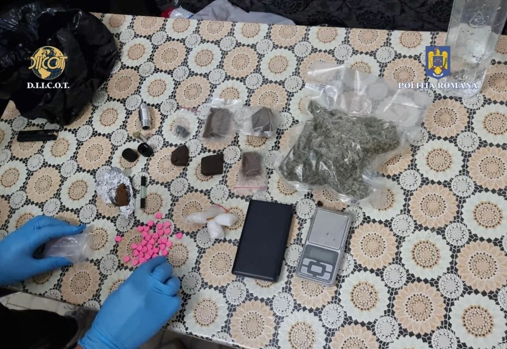 Percheziții la Brăila, la persoane bănuite de trafic de droguri