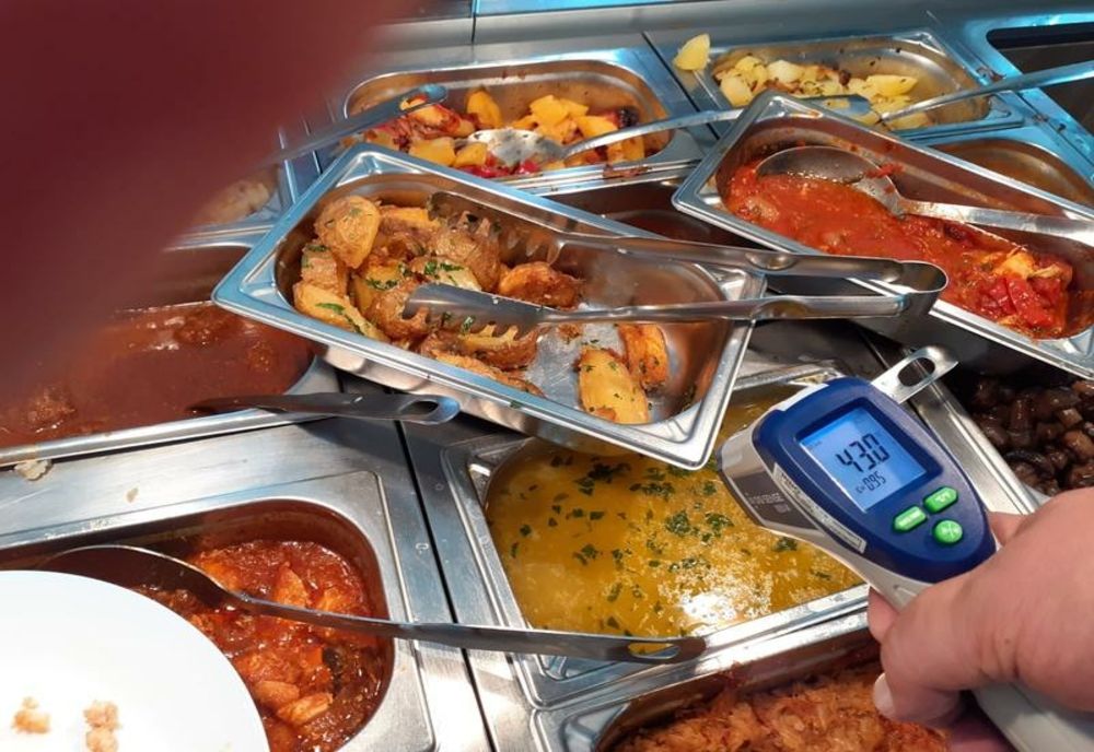 Comisarii de la Protecția Consumatorului nu mai au voie cu telefoane mobile la controale