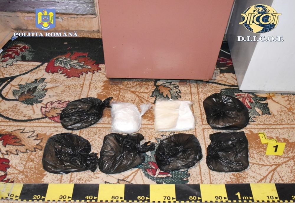 Video: Acțiune de prindere în flagrant delict, în municipiul Galați, a unui bărbat, în momentul când ar fi comercializat aproximativ 5 grame de amfetamină