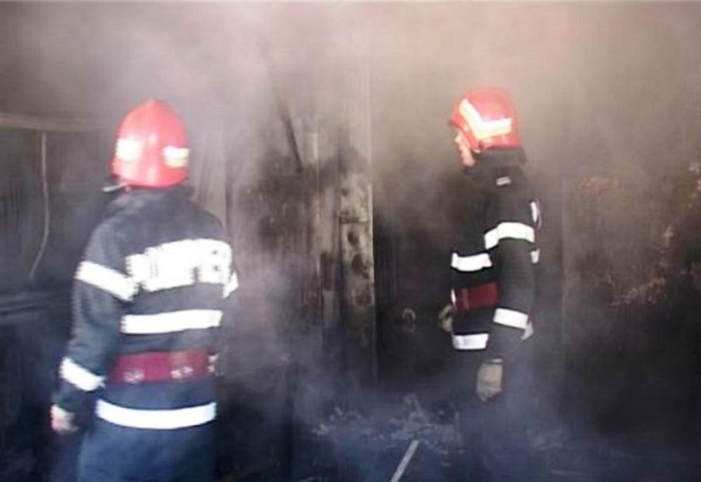 Incendiu azi noapte la un bloc din municipiul Brăila