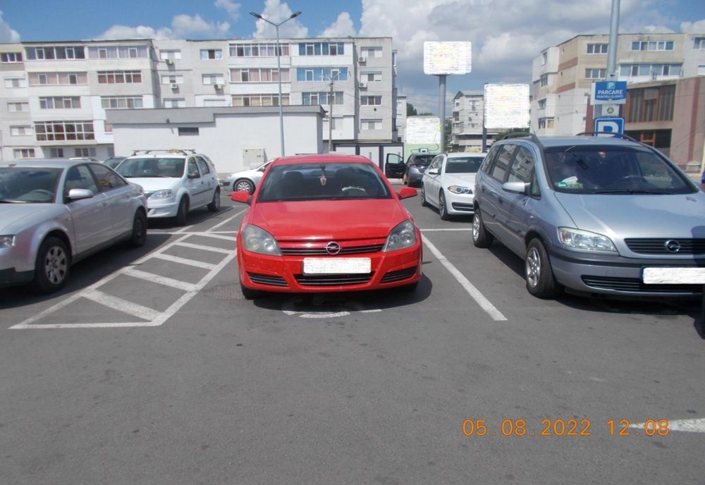 24 de amenzi aplicate de Poliția Locală pentru parcări pe locurile rezervate persoanelor cu handicap