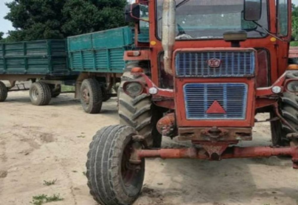 Tractor agricol cu remorcă neînmatriculată depistat în zona stației CF Lacul Sărat