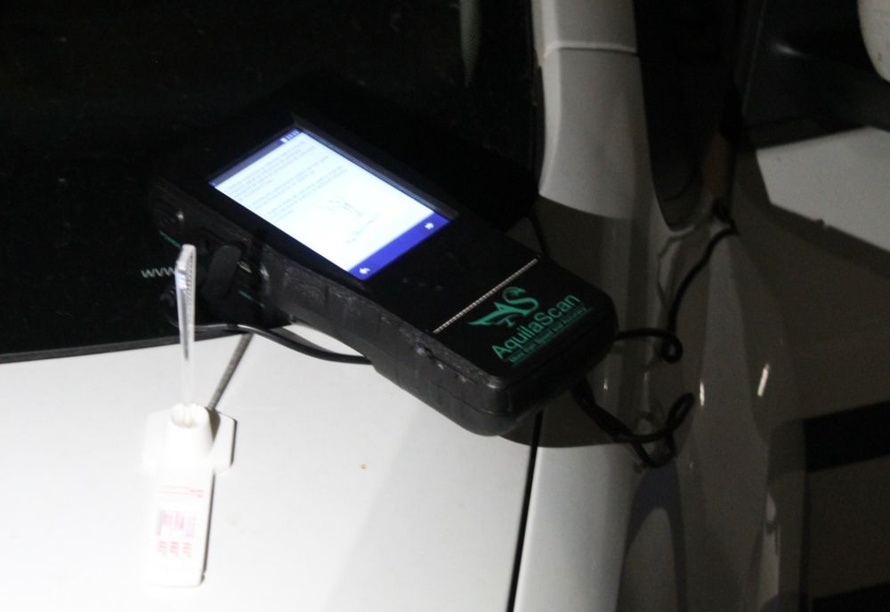 Depistat la volan sub influența substanțelor psihoactive. În habitaclul mașinii avea habitaclu, un pachet de țigări în care se afla o rolă de foițe și un pachet de filtre cartonate