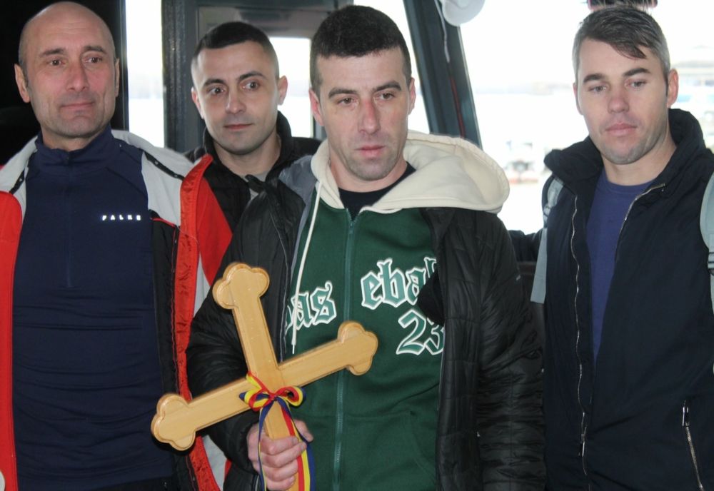 Un militar, în vârstă de 40 de ani, a prins astăzi Crucea sfințită aruncată în apele Dunării, la Brăila