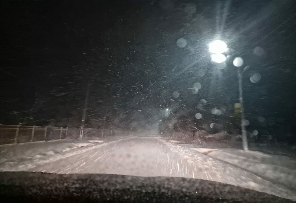 Situația drumurilor în județul Brăila, sâmbătă dimineață, la ora 7.00. O gravidă din comuna Jirlău a fost dusă cu o șenilată a ISU până la Făurei, de unde a fost preluată de ambulanță