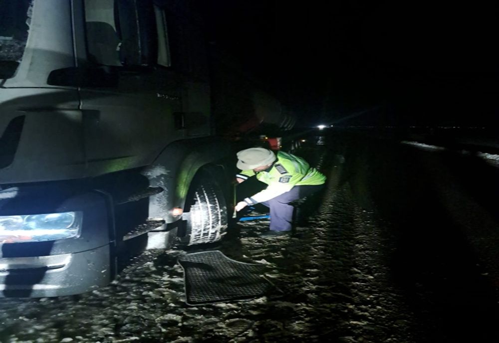 Șofer ucrainean ajutat de polițiștii brăileni