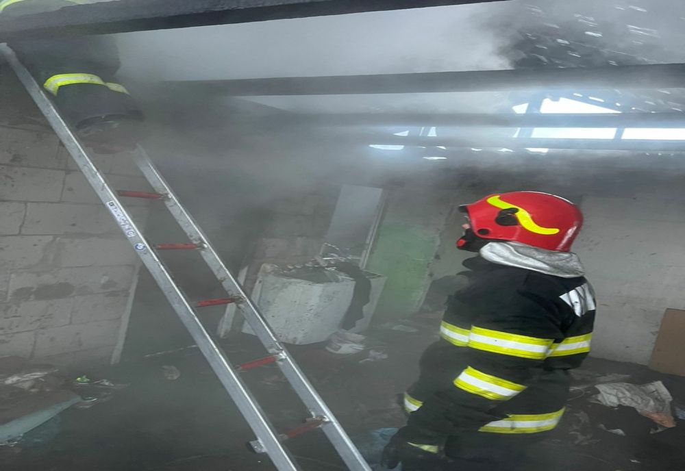 Bărbat de 89 de ani găsit carbonizat în casa care a luat foc în comuna Gradiștea