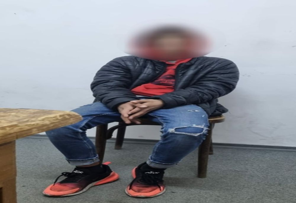 Copil lăsat fără telefon mobil, după ce s-a jucat într-un parc cu un alt minor