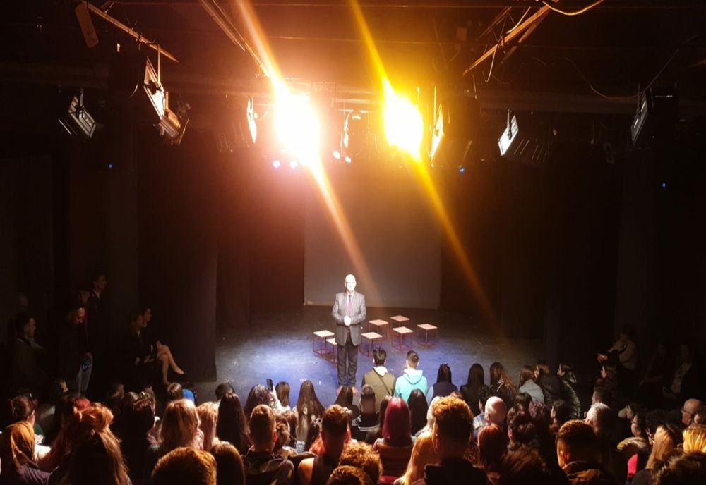 Ziua Mondială a Teatrului marcată la Brăila cu un spectacol al elevilor Liceului de Arte ”Hariclea Darclee” alături de profesorii de specialitate și actori ai teatrului brăilean