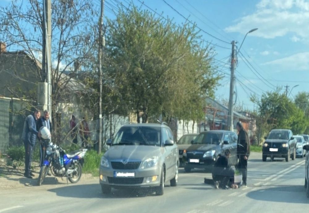 Pieton sub influența alcoolului, care traversa neregulamentar, accidentat de un motociclu pe strada Comuna din Paris