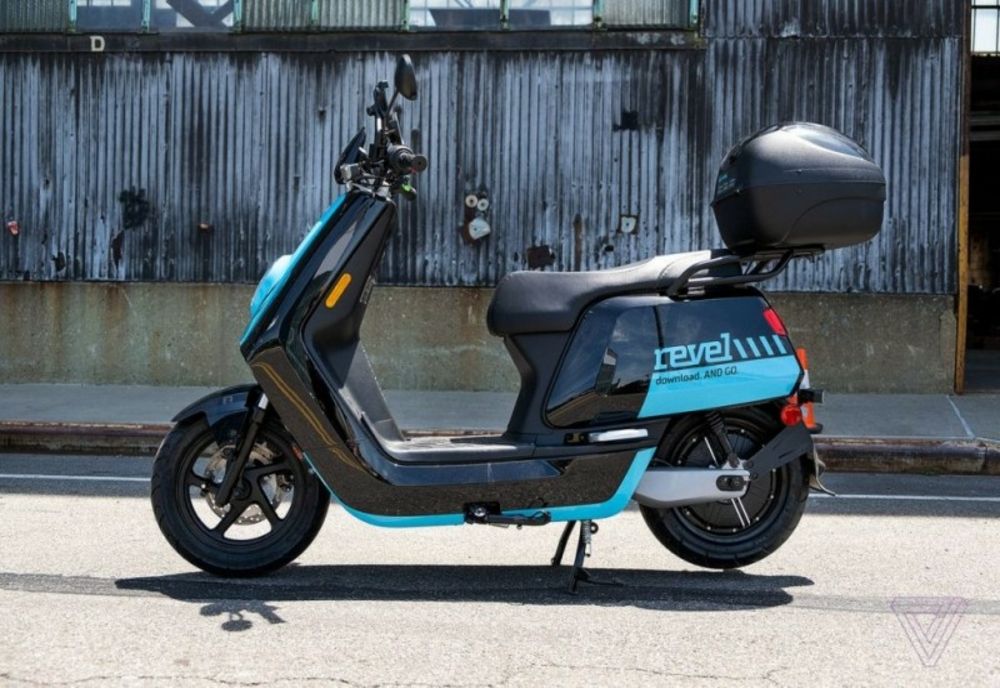 Brăileni depistați că au ieșit la plimbare cu mopede neînmatriculate